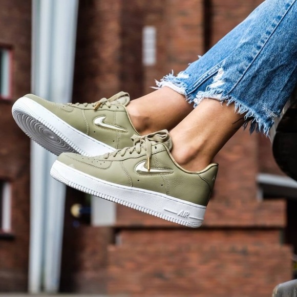 NWT Nike Air Force 1 Premium LX - Picture 2 of 8